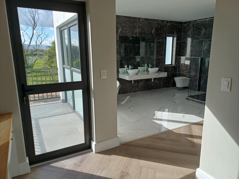 To Let 4 Bedroom Property for Rent in Somerset West Western Cape